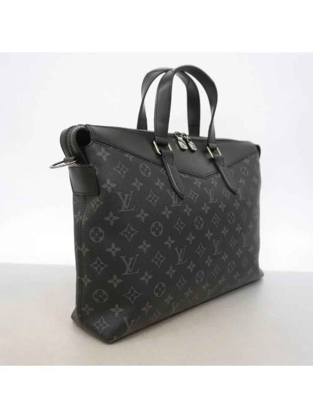 Louis Vuitton open offensive